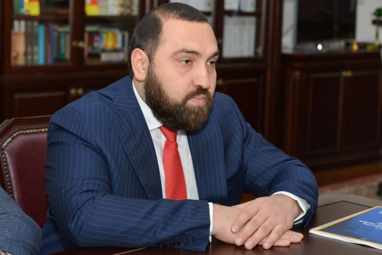 Султан Хамзаев