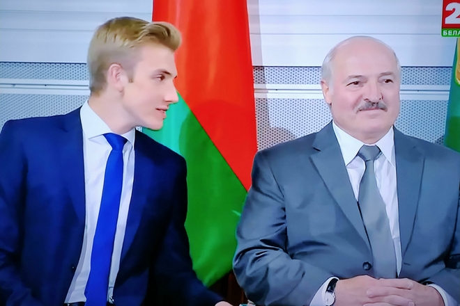 Александр Лукашенко с сыном Николаем