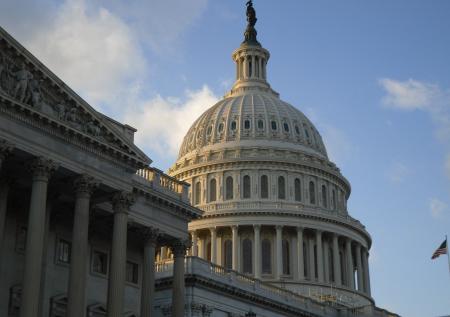 Сенат США принял законопроект о запрете импорта газа и нефти из России