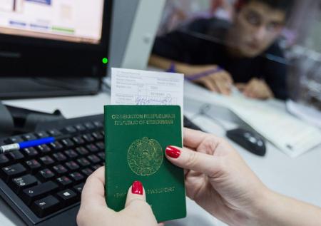 Медведев предложил отказывать во въезде мигрантам без биометрии