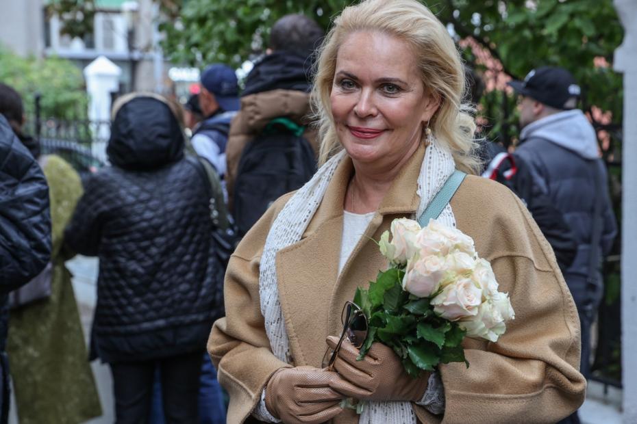 Актриса Алёна Яковлева на торжественном открытии памятника вахтанговским корифеям