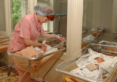 Сколько платят за рождение ребёнка в разных странах