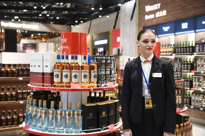 Продажа алкогольных напитков в зоне Duty Free в здании нового терминала международного аэропорта Шереметьево