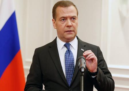 Медведев поздравил ансамбль «Берёзка» с юбилеем
