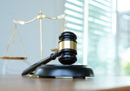 Суд отправил в психбольницу мужчину, толкнувшего подростка под поезд