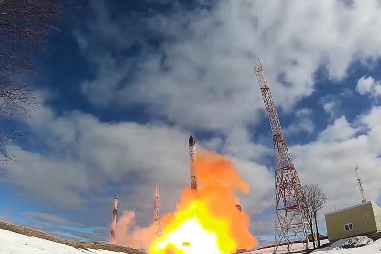 Запуск ракеты «Сармат» с космодрома 