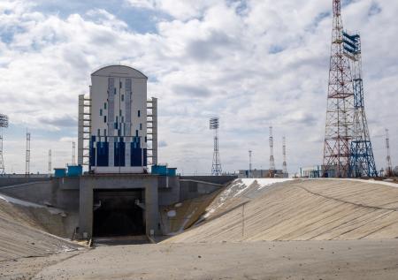 Роскосмос за 255 млн руб. проверит завышение цен на достройку Восточного 