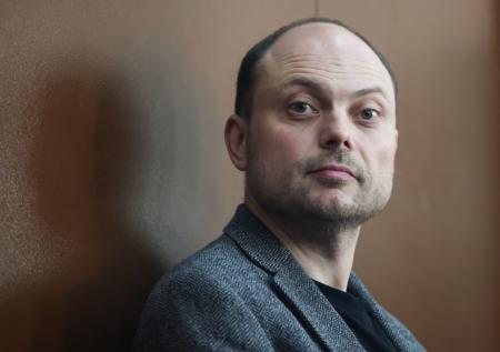 Кара-Мурза начал терять чувствительность ступней в карцере