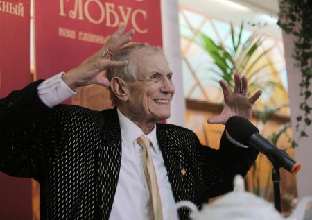 Стало известно, почему Евтушенко не получил Нобелевку по литературе