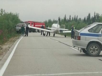 Появилось видео с места экстренной посадки самолёта на дорогу в Коми
