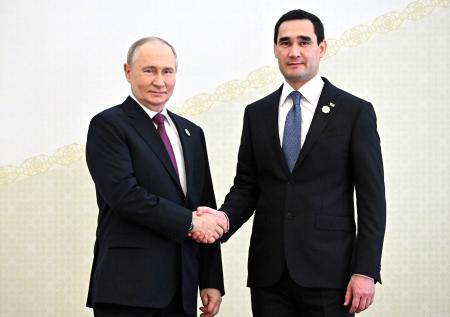 Путина наградили медалью в Туркмении