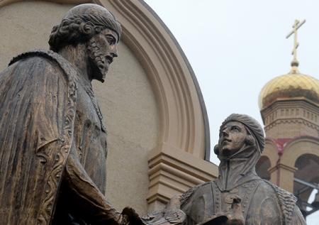 Мощи святых Петра и Февронии доставят на неделю в Москву