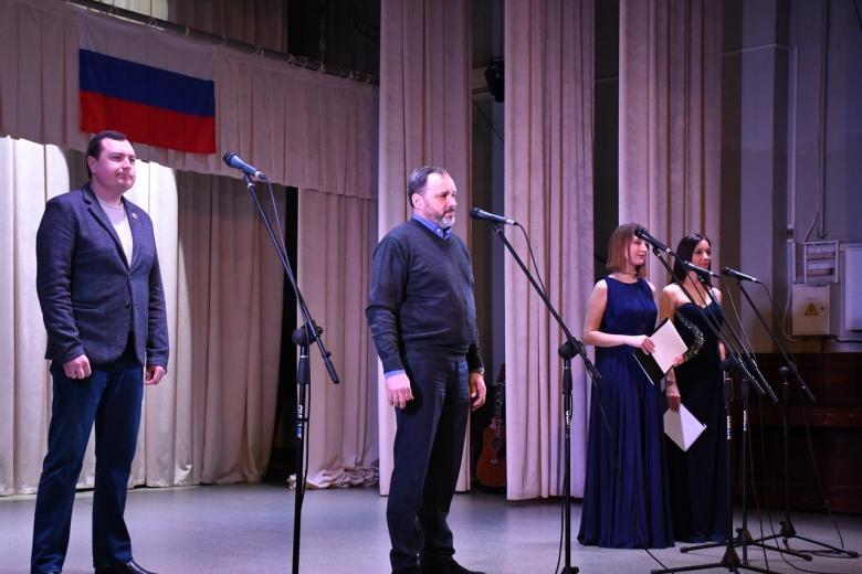 Праздничная концертная программа «Единый Донбасс» в Новоайдаре