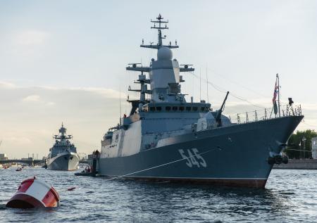 Британский флот подняли по тревоге из-за российского судна