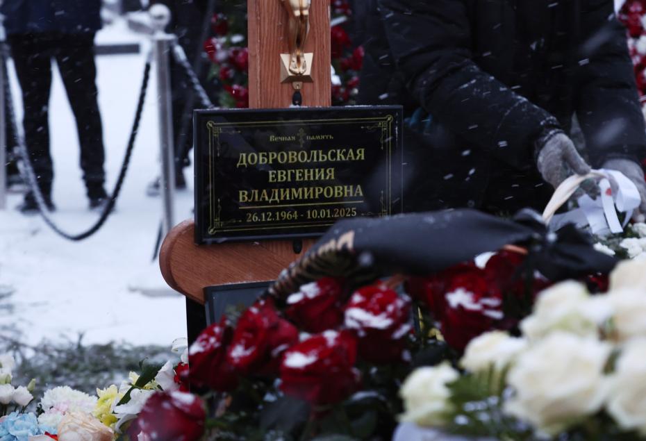 Могила актрисы Евгении Добровольской на Троекуровском кладбище