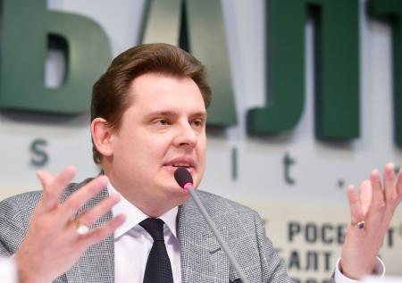 Понасенков отсудил 320 тысяч рублей у петербургского расчленителя Соколова