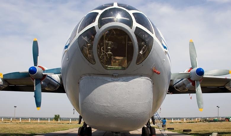 Самолёт Ан-12