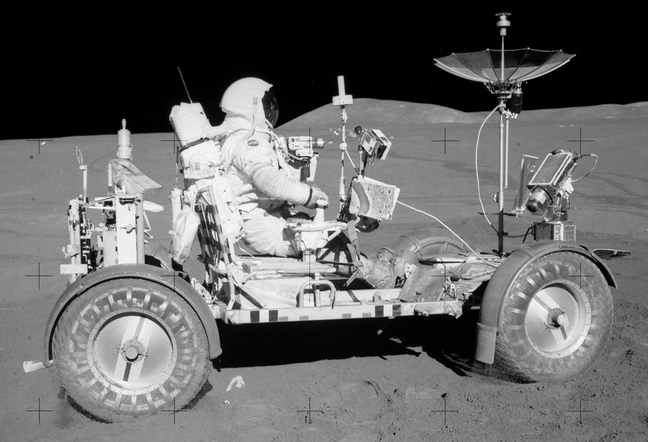 LRV (Lunar Roving Vehicle) 