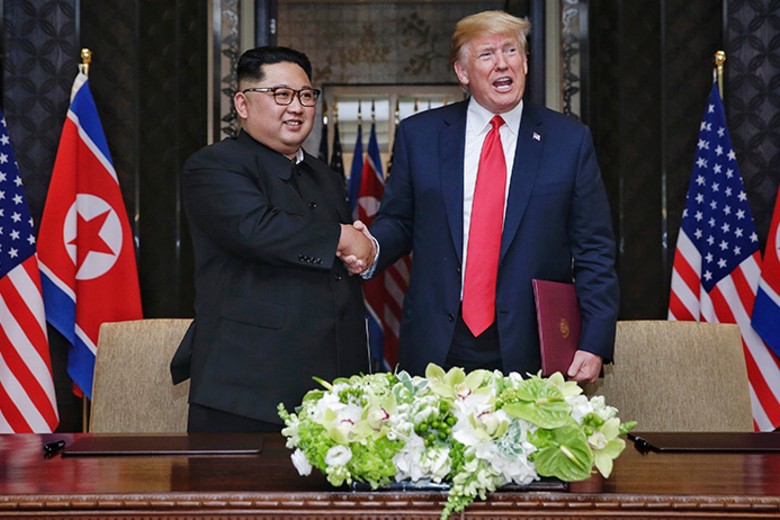 Президент США Дональд Трамп и глава КНДР Ким Чен Ын