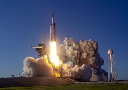 Falcon Heavy стартовала с секретным спутником для космического командования