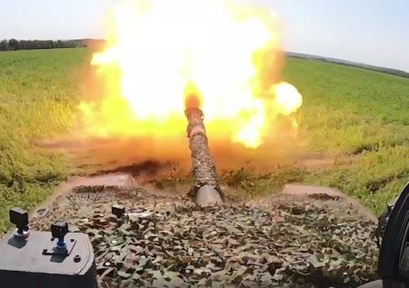 Минобороны показало, как российские бойцы ведут огонь по ВСУ в зоне СВО