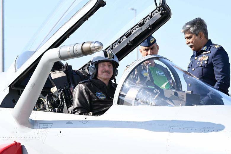 Ильхаму Алиеву представлены многоцелевые самолеты JF-17C