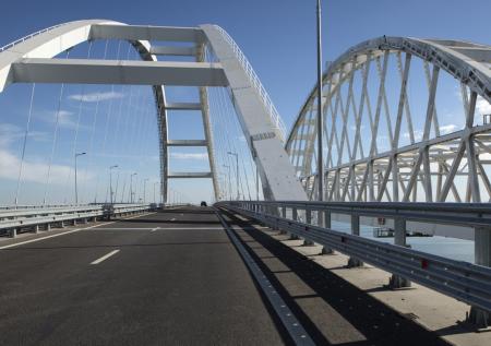 Крымский мост закроют для автотранспорта 