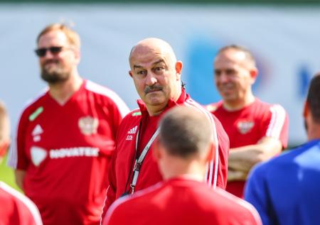 Черчесов порассуждал о приглашении Дзюбы в «Ференцварош»