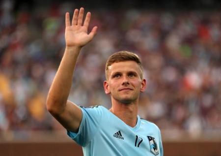 Футболист-гей предложил разрешить игрокам уходить с поля посреди матча