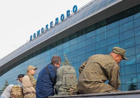 Аэропорт Домодедово временно приостанавливал вылеты  
