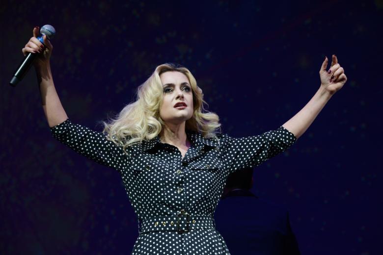 Елена Максимова