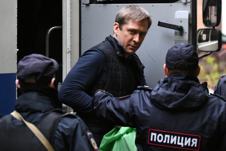 Бывший полковник МВД Дмитрий Захарченко у Пресненского суда Москвы, 2022 год