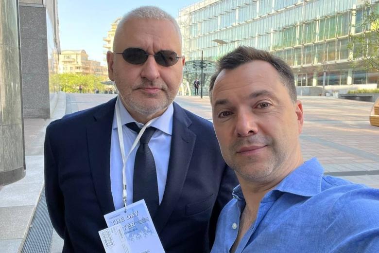 Экс-адвокат Марк Фейгин (слева) с экс-советником офиса украинского президента Алексеем Арестовичем. Фото из личного архива