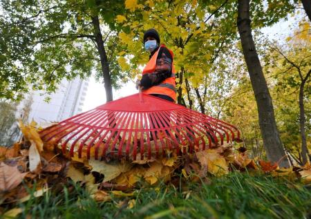 Жизнь в подвалах и работа за семерых: почему дворники Уфы начали голодовку