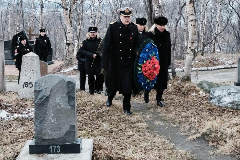 Могилы английских и канадских лётчиков, погибших в годы Второй мировой войны, на мемориальном кладбище главной базы Северного флота в Североморске