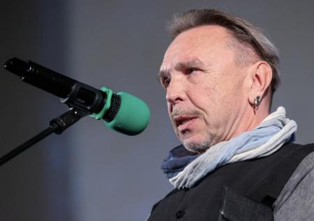 «Отказ» выступать перед россиянами, проблемы с ФНС: куда пропал Сукачев