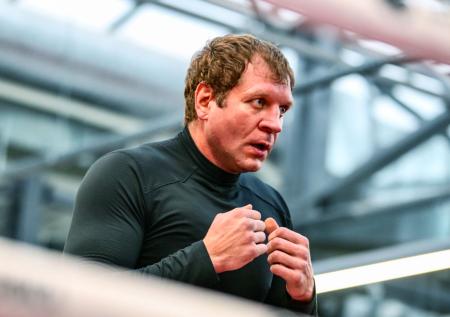«Отнялись ноги»: Емельяненко отменил бой с Тарасовым