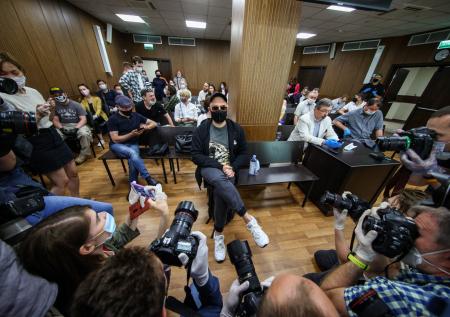 Раскошелится ли оппозиция на помощь Серебренникову