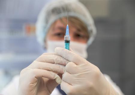 Стало известно, когда в РФ начнут применять отечественную вакцину от рака