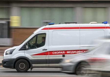 BMW протаранила стоящих у светофора людей в Москве
