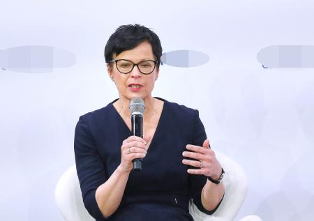 Еврочиновница предложила Украине «варить борщ вместе»