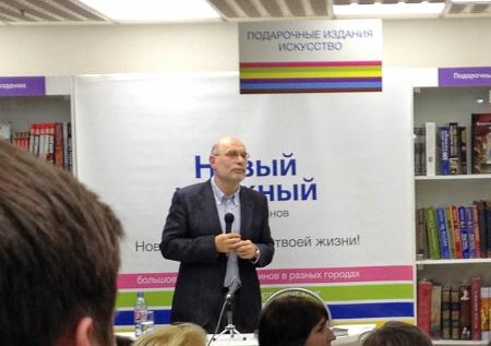 Борис Акунин заразился коронавирусом вместе с женой