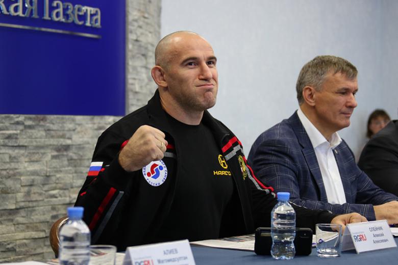 Александр Олейник