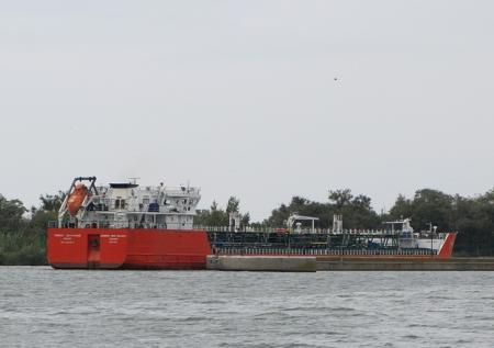 Буксировка терпящего крушение танкера началась в Азовском море