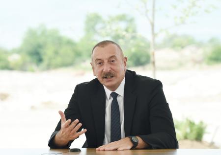 Алиев поблагодарил Путина за урегулирование конфликта в Карабахе