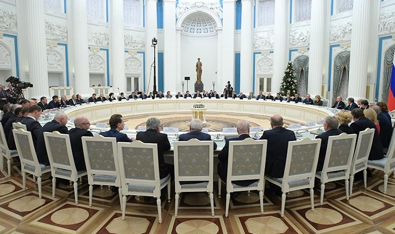 Президент РФ Владимир Путин проводит традиционную встречу с руководством Совета Федерации РФ, Государственной думы РФ и профильных комитетов обеих палат российского парламента