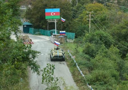 Миротворцы РФ обеспечивают безопасность выезжающих по Лачинскому коридору