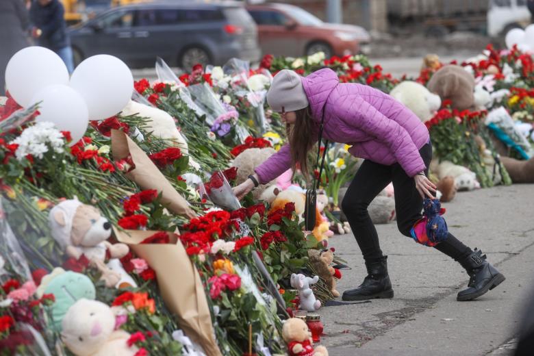 Акция памяти жертв теракта в подмосковном «Крокус Сити Холле»