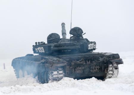 Дети из многодетной семьи в Новосибирске проехали полигон на боевом танке