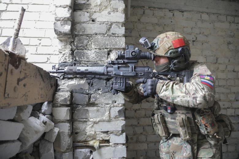 Военнослужащий ВС РФ во время выполнения задач СВО